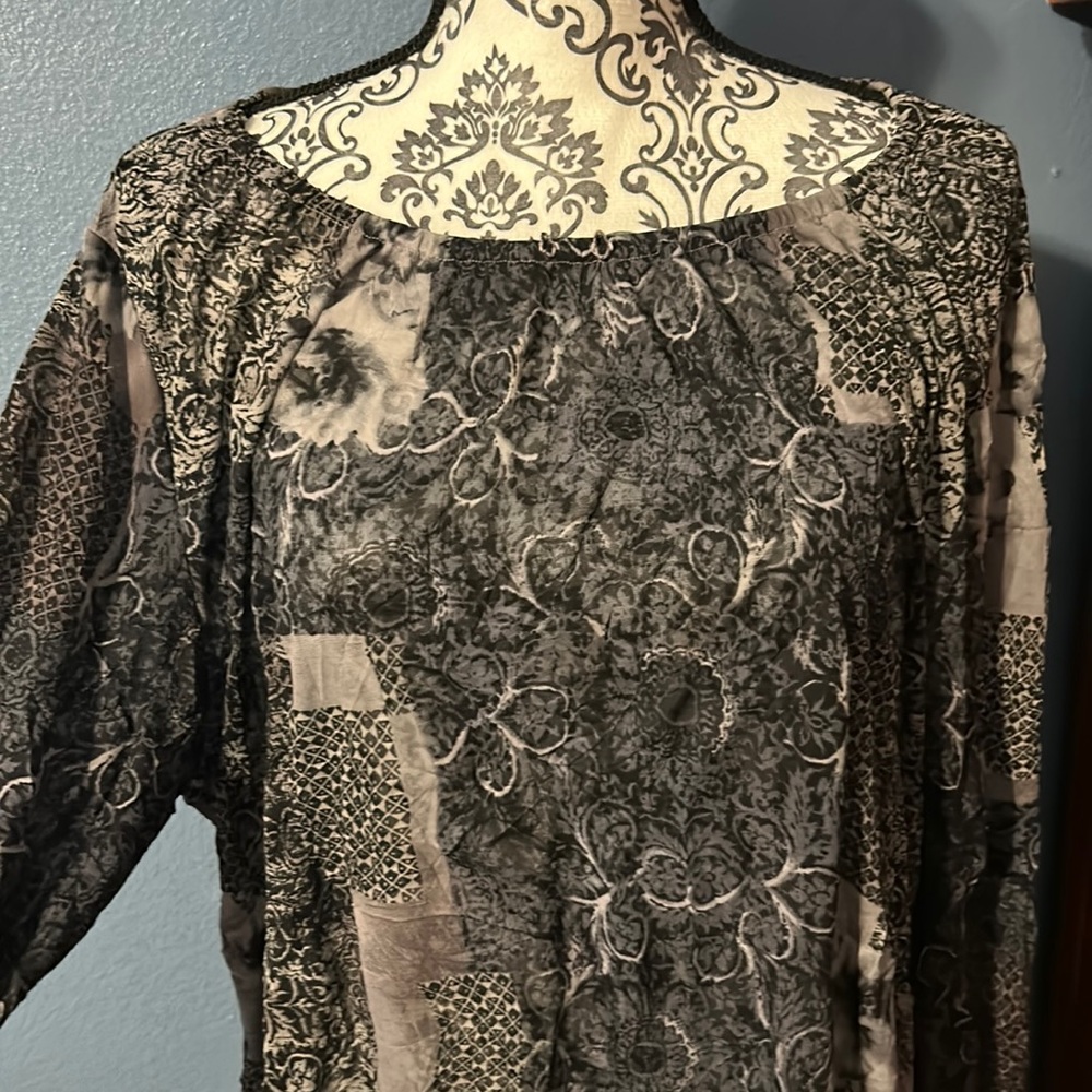 Beautiful sheer top❤️
